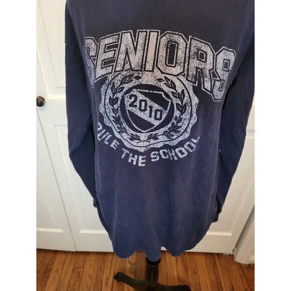 Navy 2010 Seniors Rule Long Sleeved Graphic Tee M 2000s Retro Casual Senior Year - Picture 3 of 5